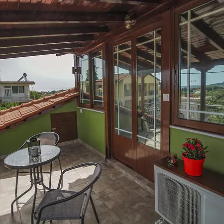 Taki'S Attic Apartment Agios Ilias  Exterior photo